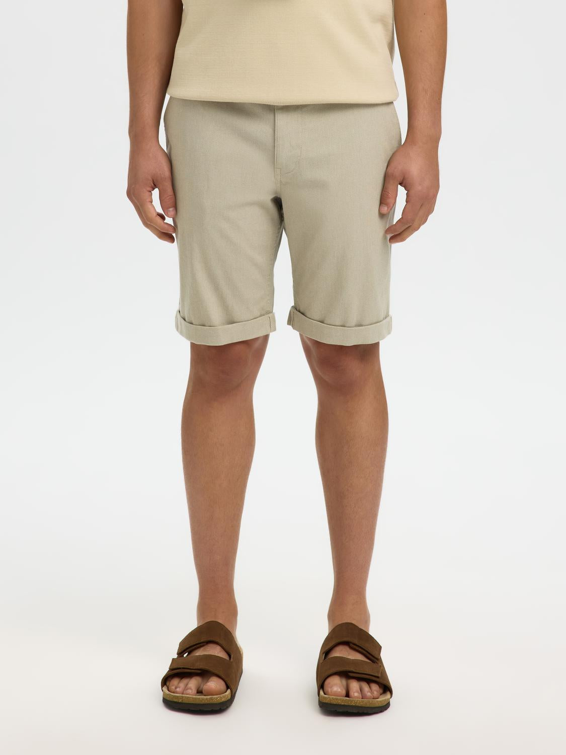 model_shot-front